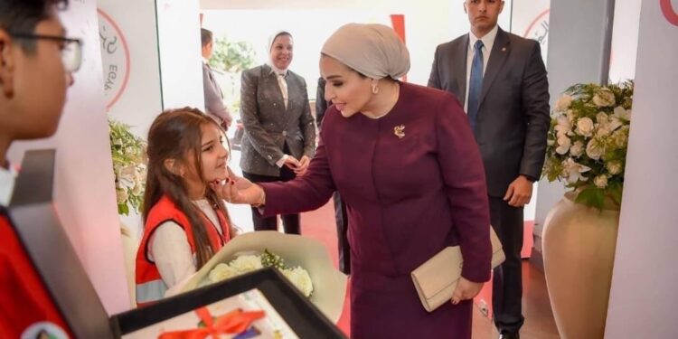 السيدة انتصار السيسي: عمل يثمر عطاء يتجدد هو شعارنا اليوم للهلال الاحمر المصري