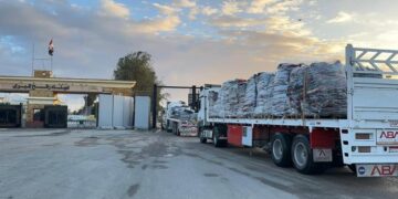 قافلة “زاد العزة” الـ 114 تدخل إلى الفلسطينيين فى قطاع غزة