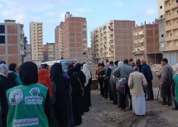 مؤسسة نبيل الكاتب الخيرية لتنمية المجتمع توزع 2500 وجبة غذائية على الأسر الأولى بالرعاية بدمنهور