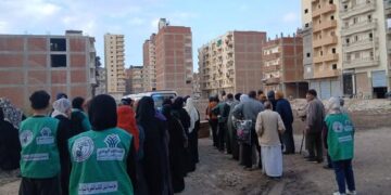 مؤسسة نبيل الكاتب الخيرية لتنمية المجتمع توزع 2500 وجبة غذائية على الأسر الأولى بالرعاية بدمنهور