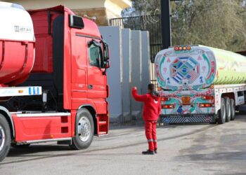 عبر قافلة «زاد العزة» 115.. الهلال الأحمر المصري يواصل مد غزة بسلال غذائية ومستلزمات شتوية وإغاثية