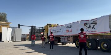 قافلة زاد العزة الـ108 تدخل إلى الفلسطينيين فى قطاع غزة
