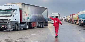 مد غزة بـ 233 ألف سلة غذائية و18 ألف بطانية ضمن قافلة زاد العزة الـ 119