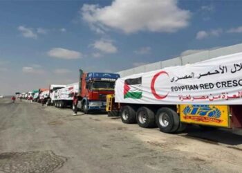 قافلة “زاد العزة” الـ 126 تدخل إلى الفلسطينيين فى قطاع غزة