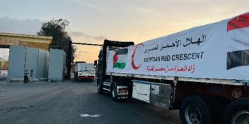 قافلة “زاد العزة” الـ 117 تدخل إلى الفلسطينيين في قطاع غزة