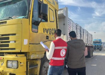 قافلة المساعدات الإنسانية “زاد العزة” الـ112 تدخل إلى الفلسطينيين في قطاع غزة