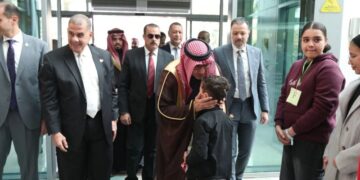 سفير خادم الحرمين الشريفين يزور مستشفى57357 ويُؤكد عمق الشراكة المصرية السعودية