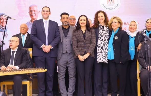 وزيرة التضامن تشهد الاحتفال باليوم العربي لكبار السن.. وتكرم عددا من الرواد تقديراً لمجهوداتهم