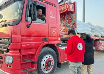 الهلال الأحمر المصري يُطلق قافلة «زاد العزة» 125 بحمولة أكثر من 7,475 طنًا من المساعدات للأشقاء الفلسطينيين