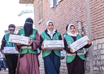 مؤسسة الجارحي تواصل توزيع المساعدات الغذائية بمحافظة الفيوم