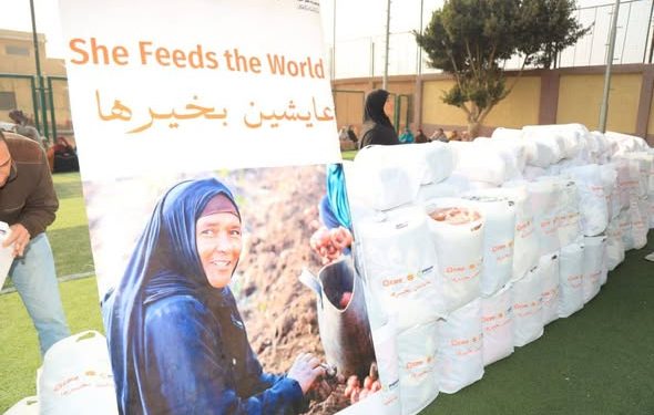 كير مصر للتنمية توزع 935 بطانية لدعم مستفيدي «عايشين بخيرها» ببني سويف