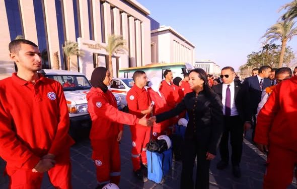 وزيرة التضامن تشهد اصطفاف فرق التدخل السريع والهلال الأحمر المصري لتعزيز سرعة الاستجابة 