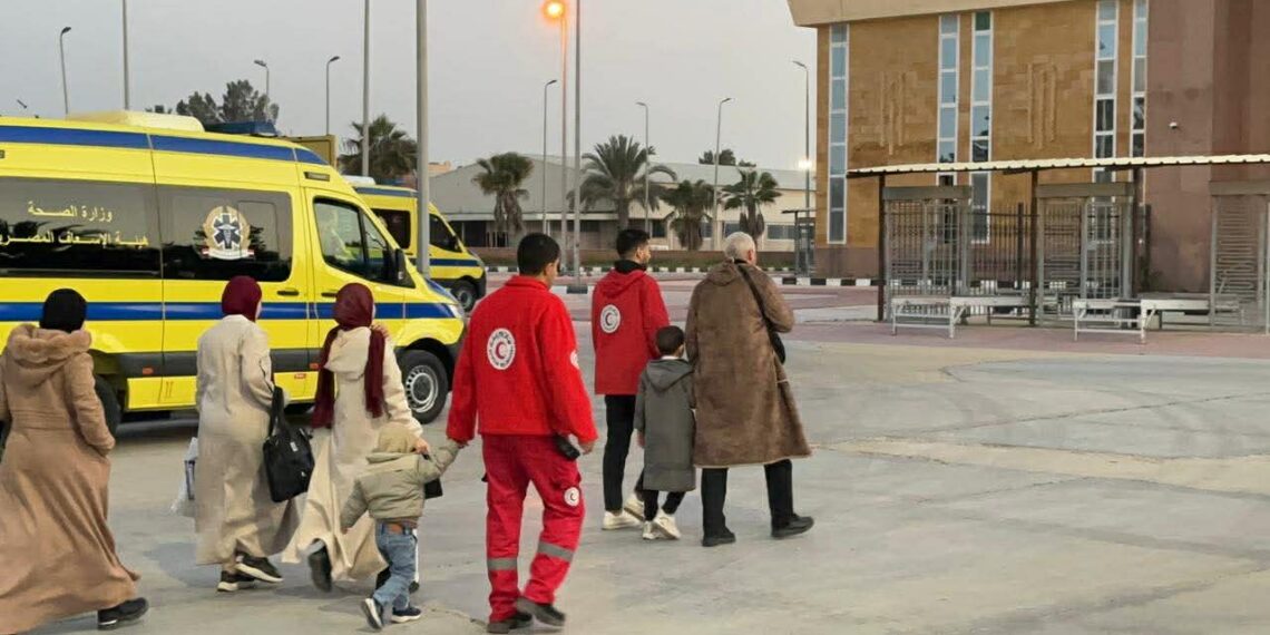 الهلال الأحمر المصري يدفع بـ 7,500 طن مساعدات إلى غزة عبر قافلة «زاد العزة» 133