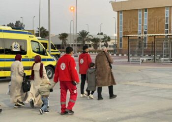 الهلال الأحمر المصري يدفع بـ 7,500 طن مساعدات إلى غزة عبر قافلة «زاد العزة» 133