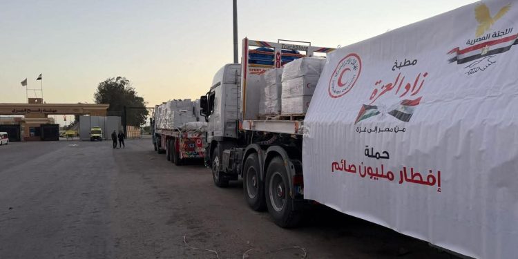 الهلال الأحمر المصري يدفع بأكثر من 197 ألف سلة غذائية عبر قافلة «زاد العزة» 1 الهلال الأحمر المصري يدفع بأكثر من 197 ألف سلة غذائية عبر قافلة «زاد العزة»