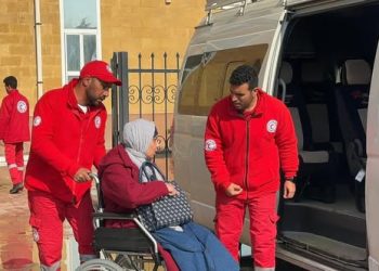 الهلال الأحمر المصري يعزز مد غزة بمواد غذائية ومستلزمات شتوية عبر قافلة «زاد العزة» 146