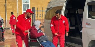 الهلال الأحمر المصري يعزز مد غزة بمواد غذائية ومستلزمات شتوية عبر قافلة «زاد العزة» 146