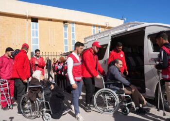 الهلال الأحمر المصري يواصل جهوده الإنسانية في استقبال الدفعة الرابعة من جرحى غزة