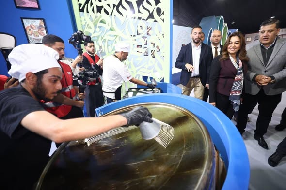 وزيرة التنمية تتفقد مبادرة “المنفذ” ” كل يوم حكاية” لمؤسسة (صناع الخير للتنمية ) وتتابع تعبئة كراتين رمضان