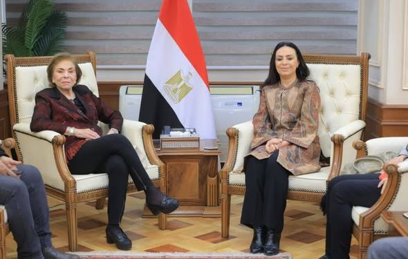 وزيرة التضامن تلتقي وفد مهرجان أسوان الدولي لأفلام المرأة لبحث استعدادات الدورة العاشرة للمهرجان 1 وزيرة التضامن تلتقي وفد مهرجان أسوان الدولي لأفلام المرأة لبحث استعدادات الدورة العاشرة للمهرجان