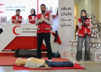 «أصدقاء خلال الرحلة»… ملف الهجرة في صدارة فعاليات الهلال الأحمر المصري بمعرض القاهرة