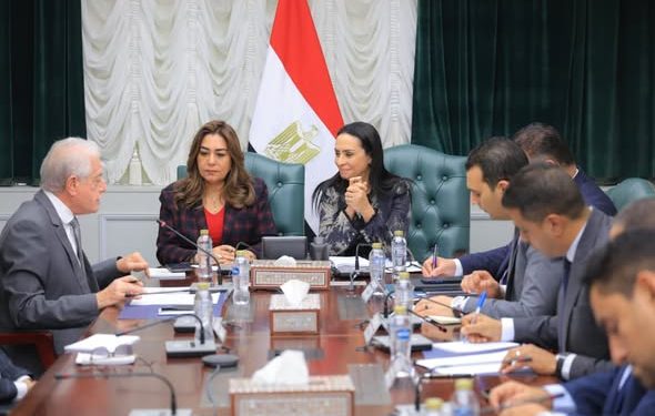 وزيرتا التضامن والتنمية ومستشار رئيس الجمهورية يبحثون إقامة مهرجان موسع للحرف التراثية 