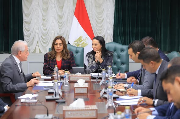 وزيرتا التضامن والتنمية ومستشار رئيس الجمهورية يبحثون إقامة مهرجان موسع للحرف التراثية 