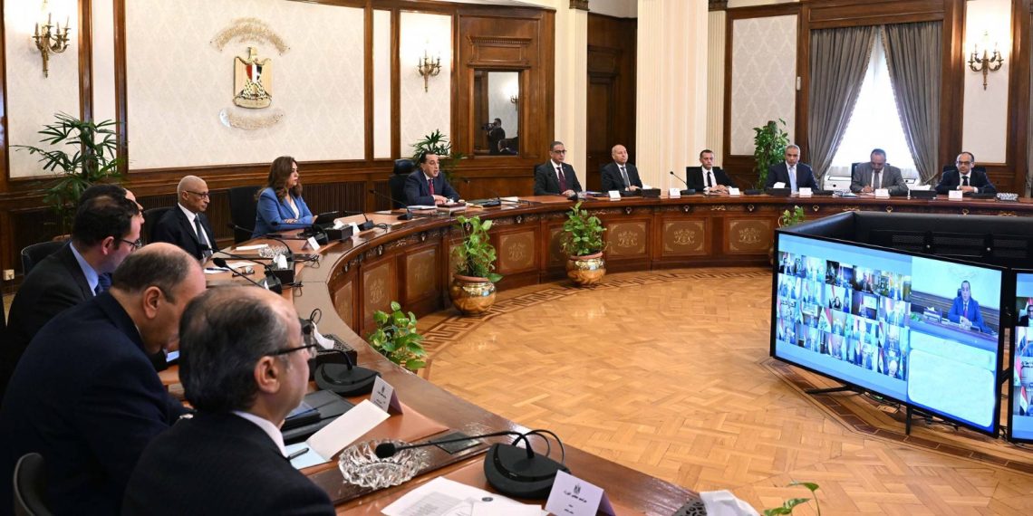 رسائل عاجلة من رئيس الوزراء في أول اجتماع لمجلس المحافظين بعد تشكيله الجديد