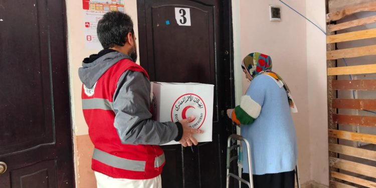 الهلال الأحمر المصري يواصل إقامة موائد الإفطار وتقديم الوجبات للأسر الأولى بالرعاية 1 الهلال الأحمر المصري يواصل إقامة موائد الإفطار وتقديم الوجبات للأسر الأولى بالرعاية