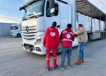 قافلة زاد العزة الـ 167 تدخل إلى الفلسطينيين في قطاع غزة 2 قافلة زاد العزة الـ 167 تدخل إلى الفلسطينيين في قطاع غزة