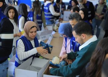 صناع الحياة توزع 1000 كرتونة غذائية