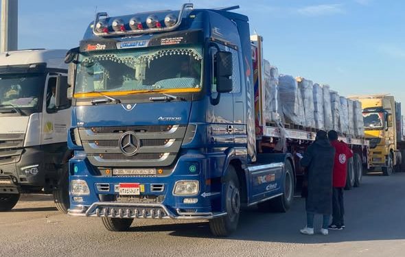 الهلال الأحمر المصري يطلق قافلة «زاد العزة» إلى غزة