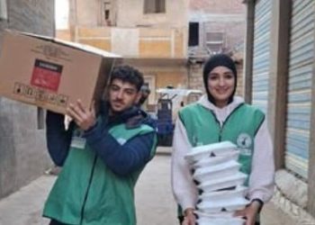 مؤسسة نبيل الكاتب الخيرية لتنمية المجتمع توزع وجبات جاهزة وكراتين مواد غذائية بالبحيرة