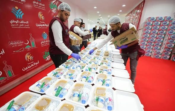 مؤسسة أبو العينين تواصل توزيع وجبات السحور على الأسر الأولى بالرعاية وعابري السبيل 1 مؤسسة أبو العينين تواصل توزيع وجبات السحور على الأسر الأولى بالرعاية وعابري السبيل