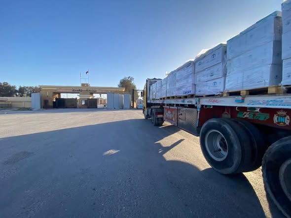 الهلال الأحمر المصري يطلق قافلة «زاد العزة» إلى غزة