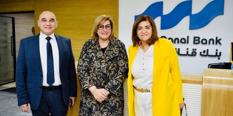 بنك قناة السويس يُنظم سلسلة معارض لموظفاته ويوزع هدايا تذكارية تقديرًا لدورهن 1 بنك قناة السويس يُنظم سلسلة معارض لموظفاته ويوزع هدايا تذكارية تقديرًا لدورهن