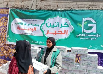 مؤسسة الجارحي تواصل توزيع كراتين المواد الغذائية للأسر الأولى بالرعاية بالبحيرة والإسكندرية