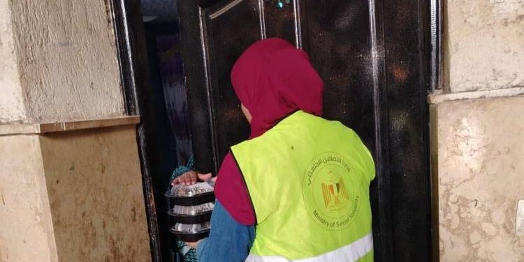 التضامن: توزيع ١٥ ألف وجبة علي أهالي مناطق مشروعات السكن بديل العشوائيات خلال النصف الأول من رمضان