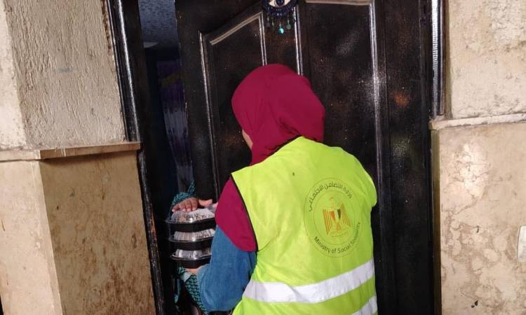 التضامن: توزيع ١٥ ألف وجبة علي أهالي مناطق مشروعات السكن بديل العشوائيات خلال النصف الأول من رمضان