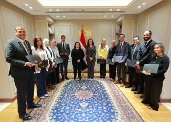 وزيرة التضامن تكرم فريق عمل الوزارة المشارك في فعاليات الدورة الـ39 لمعرض” Surajkund International Crafts Mela”