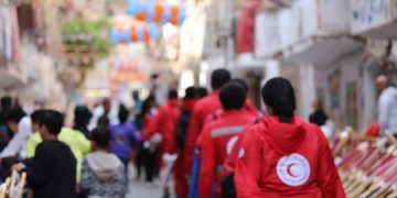 الهلال الأحمر المصري ينتشر بفرق الاستجابة أثناء الطوارئ وفريق طبي متكامل لتأمين إفطار المطرية 2026