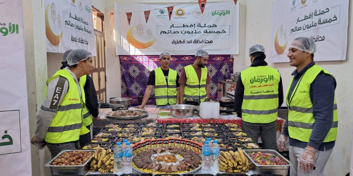 جمعية الأورمان تواصل توزيع اللحوم ووجبات الإفطار بعدد من المحافظات خلال رمضان