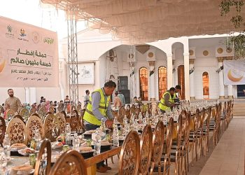 جمعية الأورمان توزع كراتين مواد غذائية ووجبات إفطار على الأسر الأولى بالرعاية بعدد من المحافظات