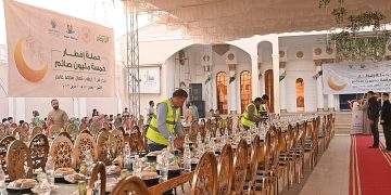 جمعية الأورمان توزع كراتين مواد غذائية ووجبات إفطار على الأسر الأولى بالرعاية بعدد من المحافظات