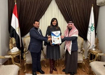 التحالف الوطني يستقبل وفد "الشبكة الإقليمية للمسؤولية الاجتماعية" لتكريم السفيرة نبيلة مكرم 2 تكريم السفيرة نبيلة مكرم بلقب سفير دولي في المسئولية المجتمعية