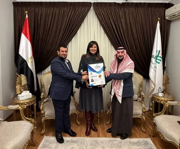 التحالف الوطني يستقبل وفد "الشبكة الإقليمية للمسؤولية الاجتماعية" لتكريم السفيرة نبيلة مكرم 4 تكريم السفيرة نبيلة مكرم بلقب سفير دولي في المسئولية المجتمعية