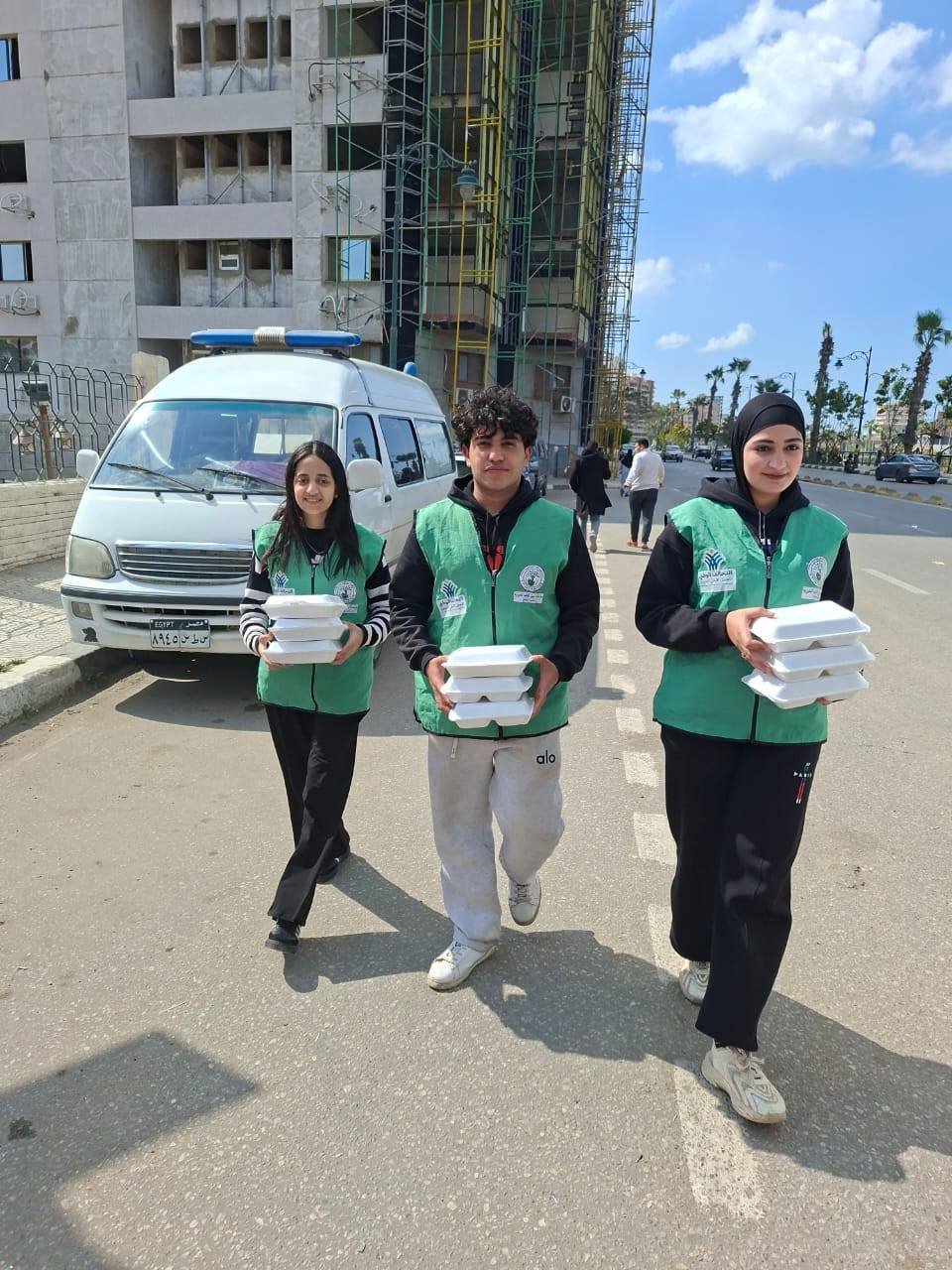 مؤسسة نبيل الكاتب الخيرية توزع 2500 وجبة غذائية