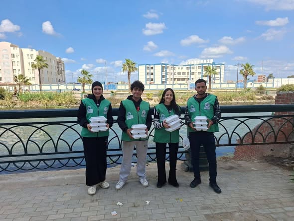 مؤسسة نبيل الكاتب الخيرية توزع 2500 وجبة غذائية