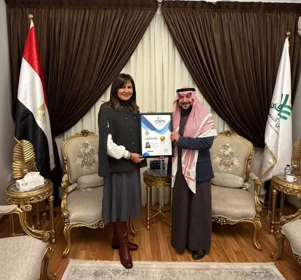 التحالف الوطني يستقبل وفد "الشبكة الإقليمية للمسؤولية الاجتماعية" لتكريم السفيرة نبيلة مكرم 3 تكريم السفيرة نبيلة مكرم بلقب سفير دولي في المسئولية المجتمعية
