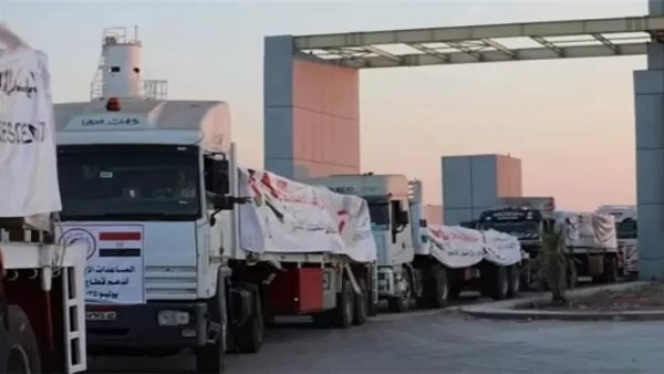 قافلة المساعدات الإنسانية الـ 152 تدخل إلى الفلسطينيين بقطاع غزة